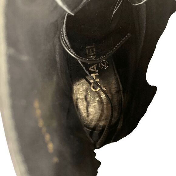 Chanel Interlocking C Lace Up Pearl Calfskin Leather Ankle Boot EU 37.5 US 6.5-7 - Picture 10 of 14